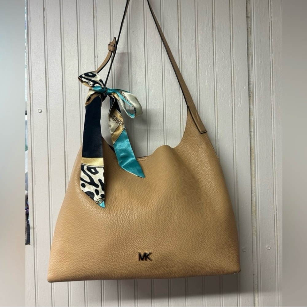 Michael Kors Shoulder Bag & COA